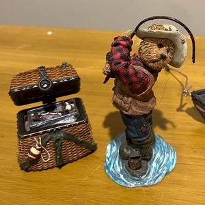 Boyds Bear Willie caught it Hook, Line, and Sinker Retired & Dingy & Tackle Box